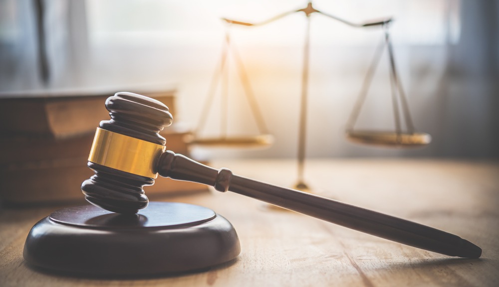 A gavel on a desk. Is there a cap on personal injury settlements in Washington?