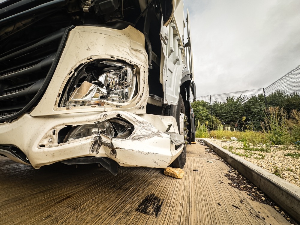 A smashed front end of a truck. When to consult a lawyer for a truck accident.